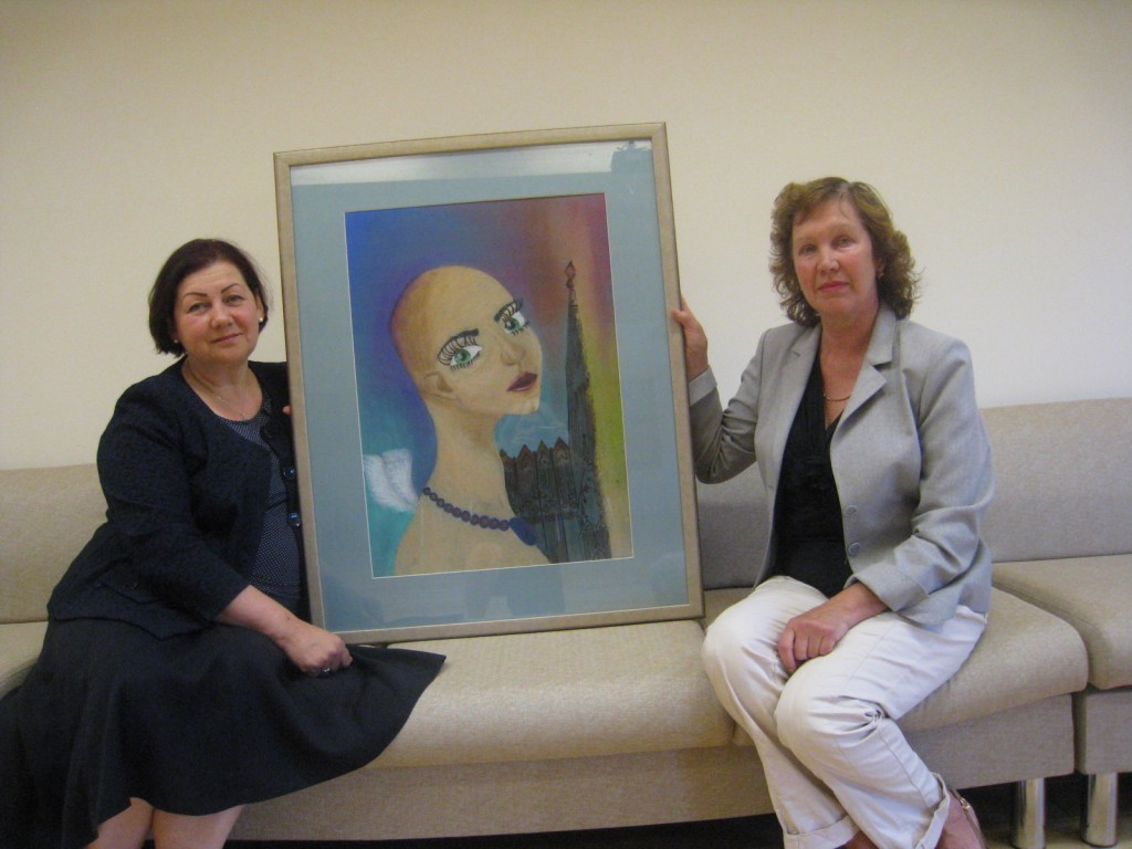 Nuotraukoje: (iš kairės) Šv. Pranciškaus onkologijos centro direktorė Aldona Kerpytė ir gydytoja Rimalda Beženar